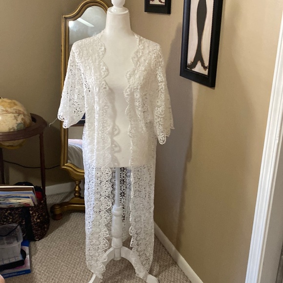 Bebe white lace cardigan, size o/s.  In excellent condition, never worn! - Picture 1 of 5